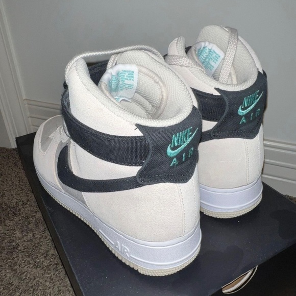 Mens Nike Air Force 1s ‘07 LX - Picture 2 of 4